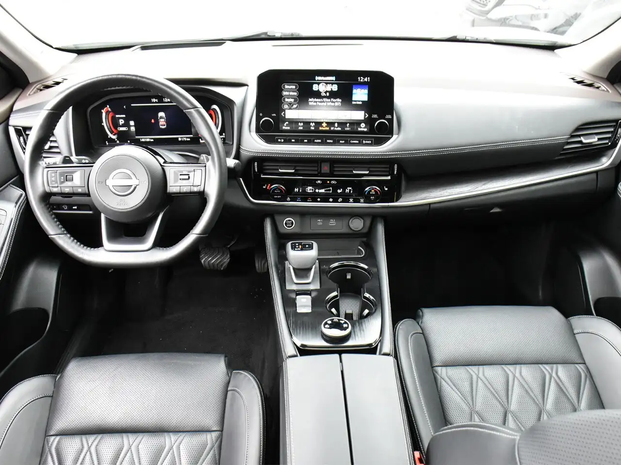 Nissan Rogue снимка Nissan Rogue