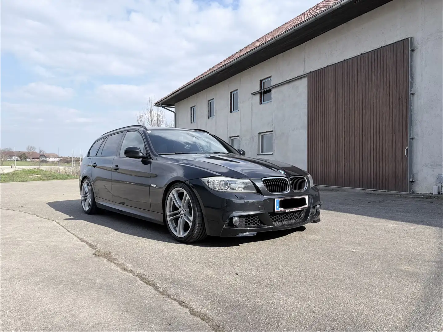 BMW 330 xd Touring LCI M-Paket Voll Performance Schwarz - 2