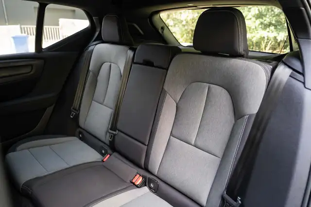 Volvo XC40 view 28