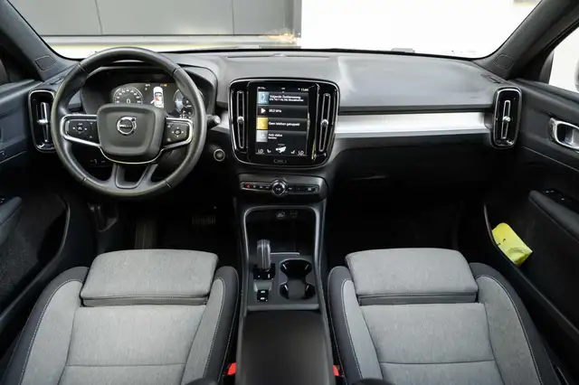 Volvo XC40 view 12