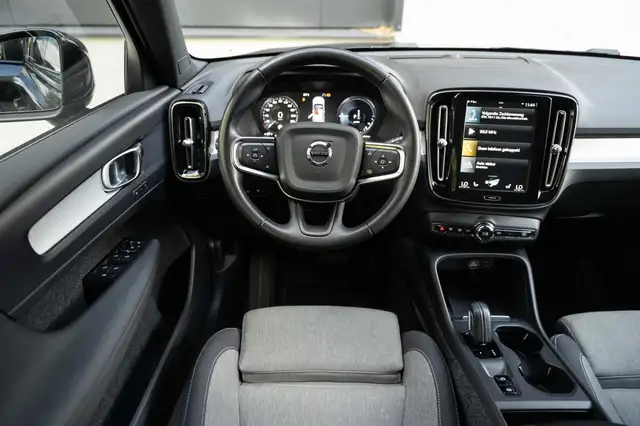 Volvo XC40 view 29