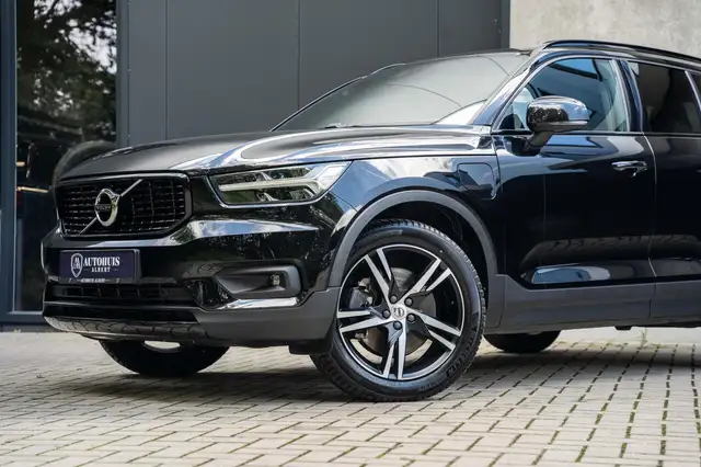 Volvo XC40 view 4