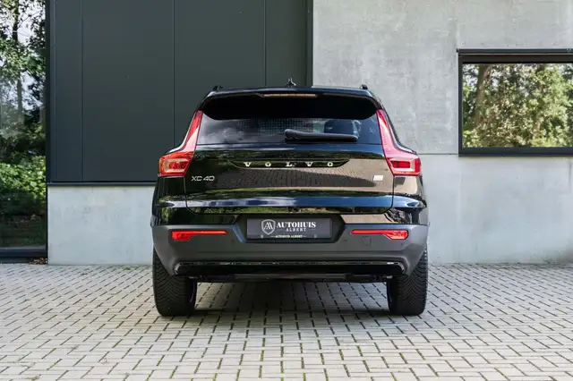 Volvo XC40 view 18