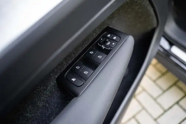 Volvo XC40 view 21