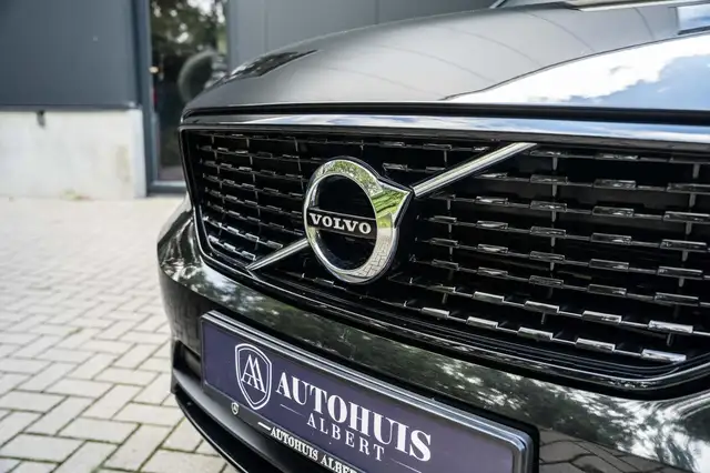 Volvo XC40 view 5