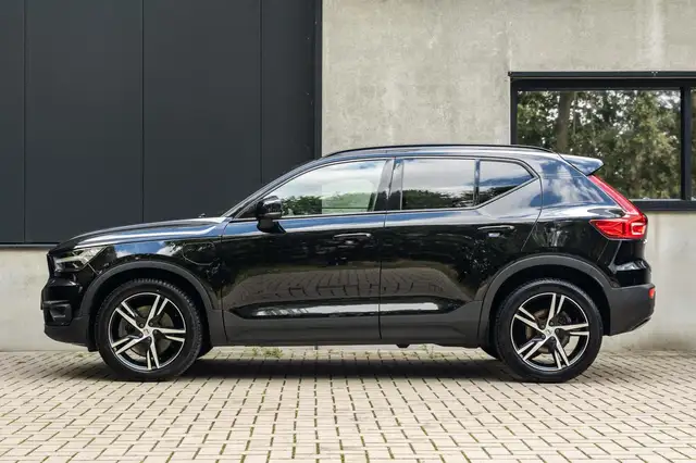 Volvo XC40 view 8