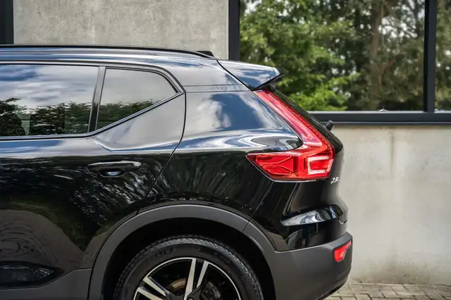 Volvo XC40 view 10