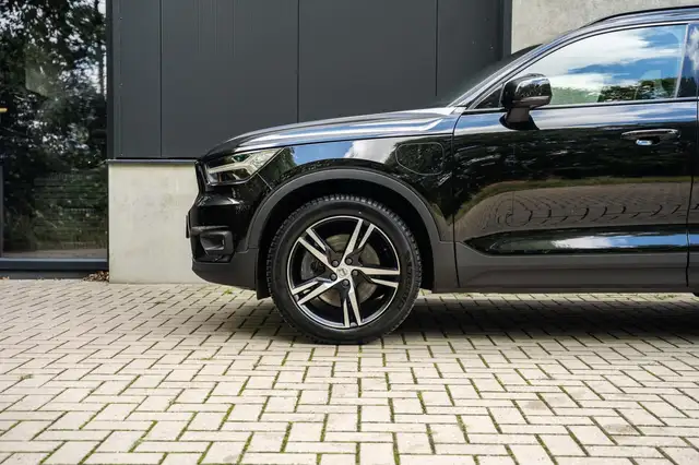 Volvo XC40 view 9