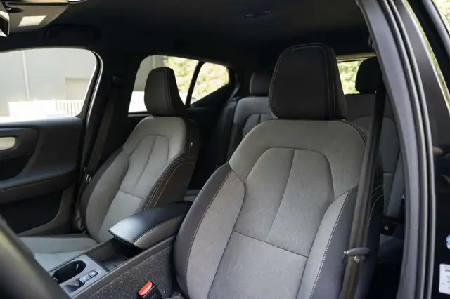 Volvo XC40 view 23