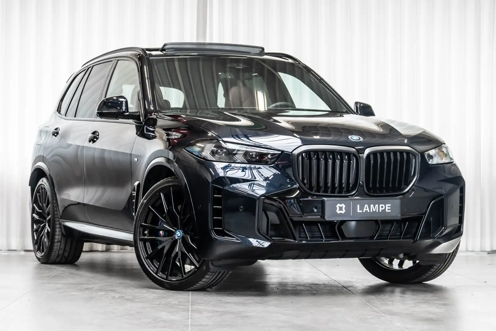 BMW X5 xDrive50e Hybrid M Sport Pro Panodak SkyLounge HUD crna - 1