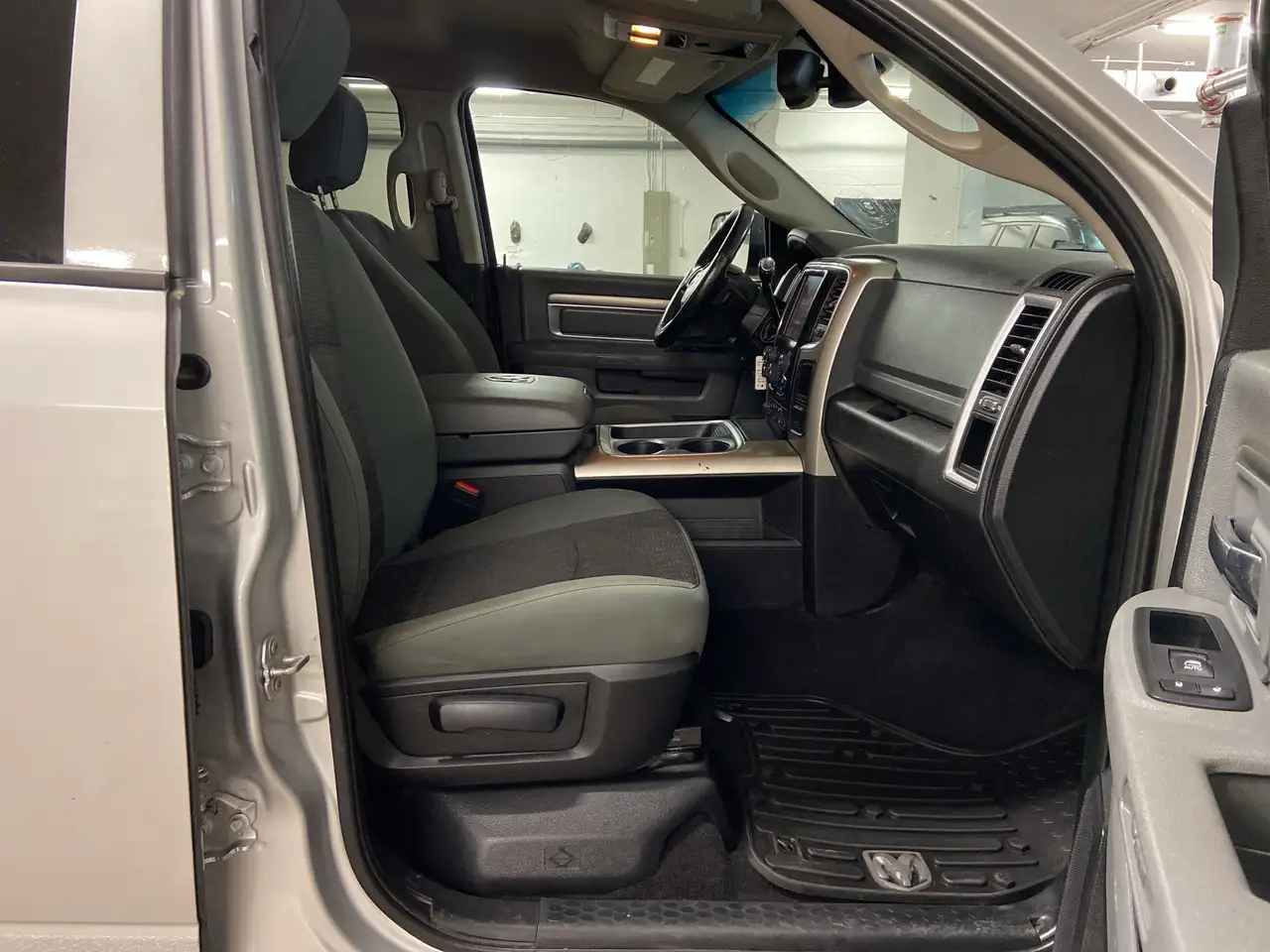 RAM 2500 снимка RAM 2500