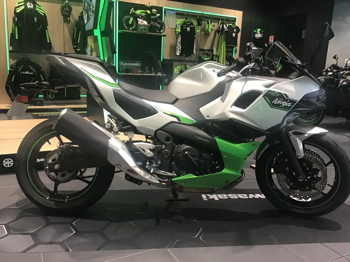 Kawasaki Ninja 7 Hybrid - 2