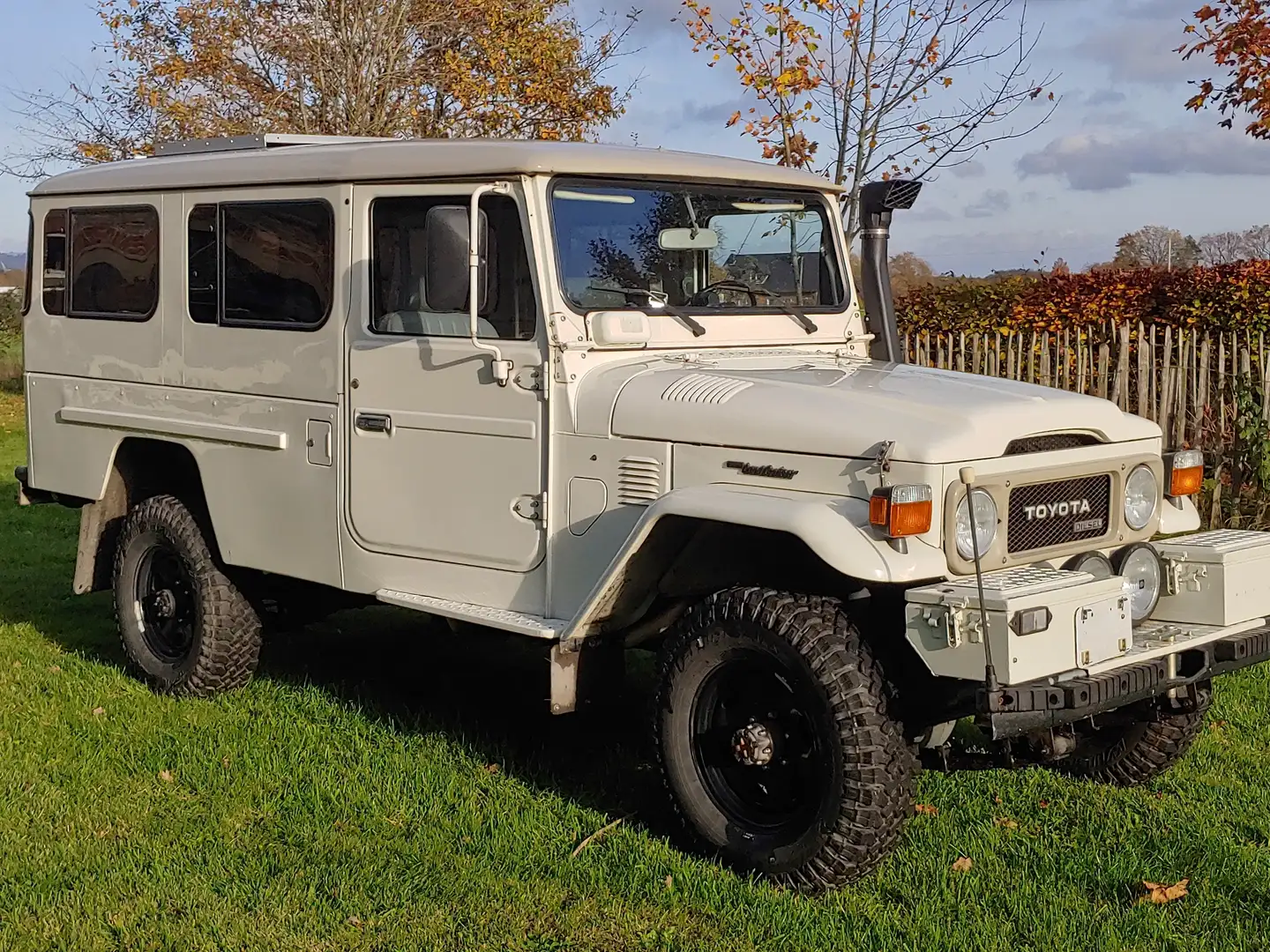 Toyota Land Cruiser BJ 45 LV Camper H Zulassung 2 Schlafpl.DiffSperren Weiß - 1