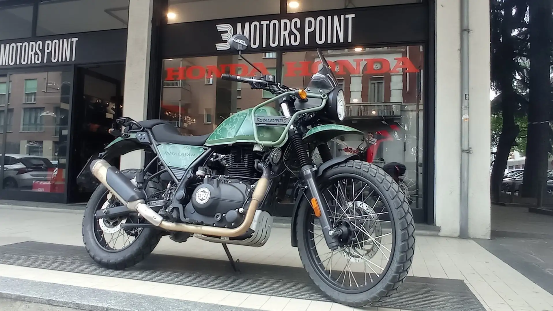 Royal Enfield Himalayan Verde - 1