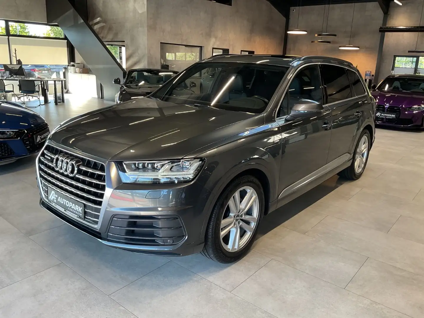 Audi Q7 3.0 TDI qu. 3x S line AHK Matrix Pano Standh. Grau - 1