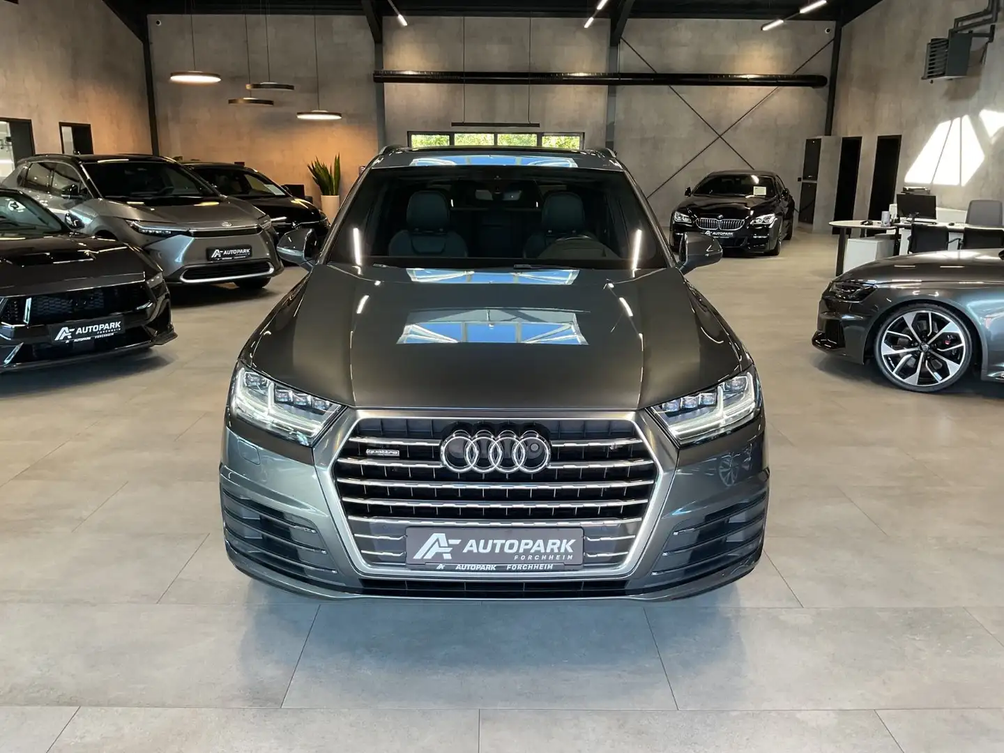 Audi Q7 3.0 TDI qu. 3x S line AHK Matrix Pano Standh. Grau - 2
