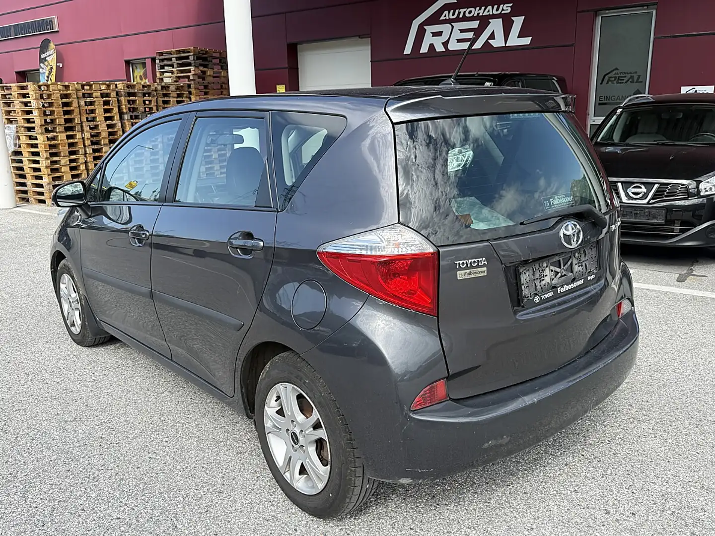Toyota Verso-S Verso S 1,4 D-4D90 Active Export oder Händler Grau - 2