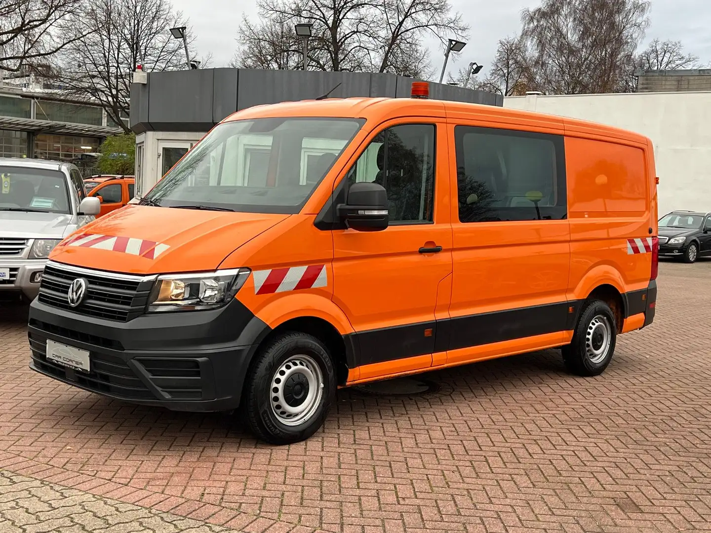 Volkswagen Crafter CRAFTER KASTEN PLUS 35 MITTELLANG 5-SITZER VOLL Orange - 1