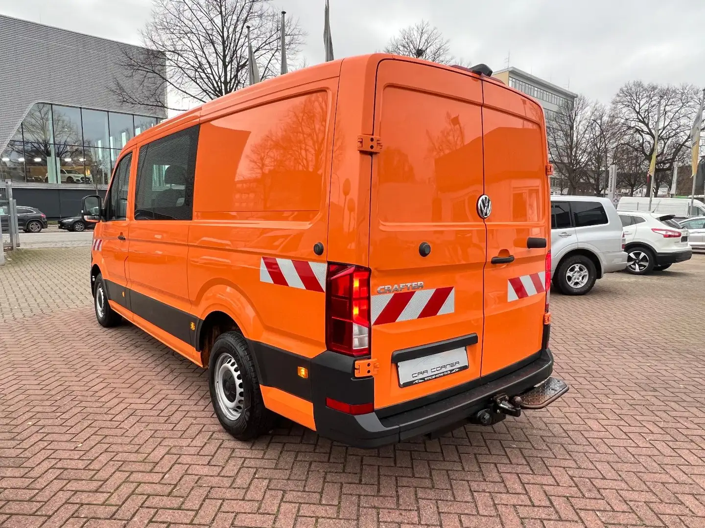 Volkswagen Crafter CRAFTER KASTEN PLUS 35 MITTELLANG 5-SITZER VOLL Orange - 2