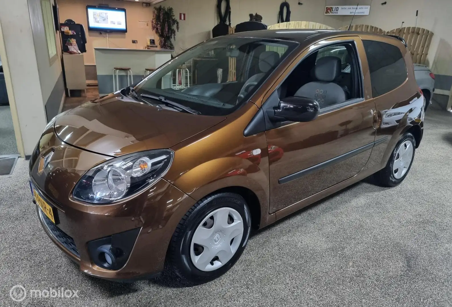 Renault Twingo 1.2-16V Miss Sixty Airco elektrische ramen Bruin - 2