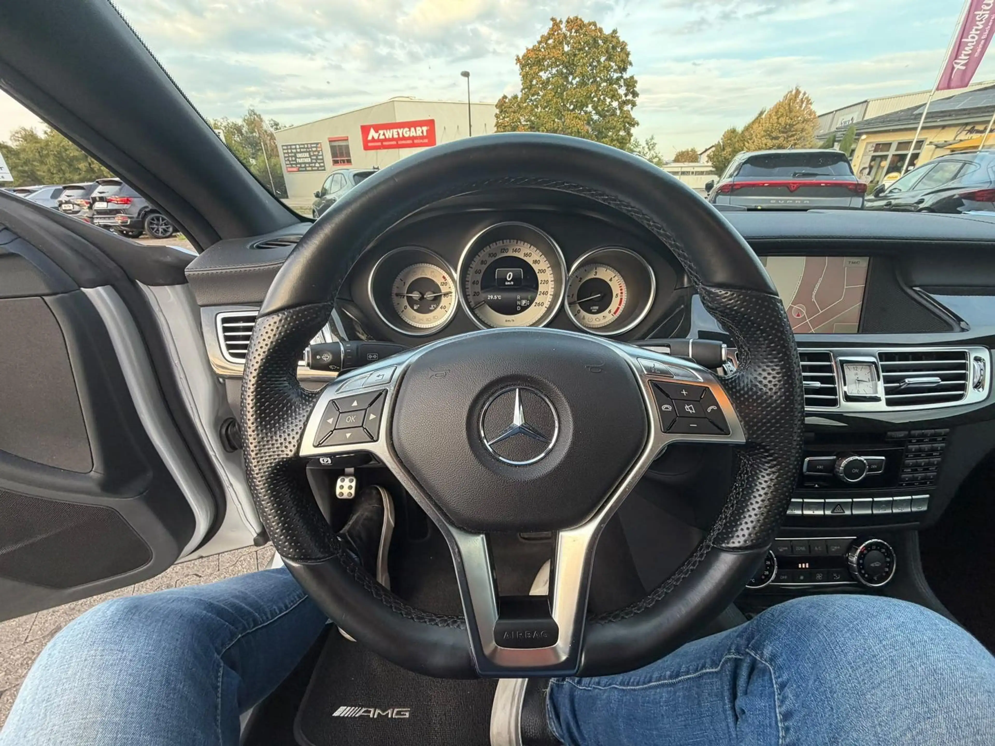 Mercedes-Benz CLS 350 AMG Paket *Navi*Kamera*PDC*LED* — photo 15