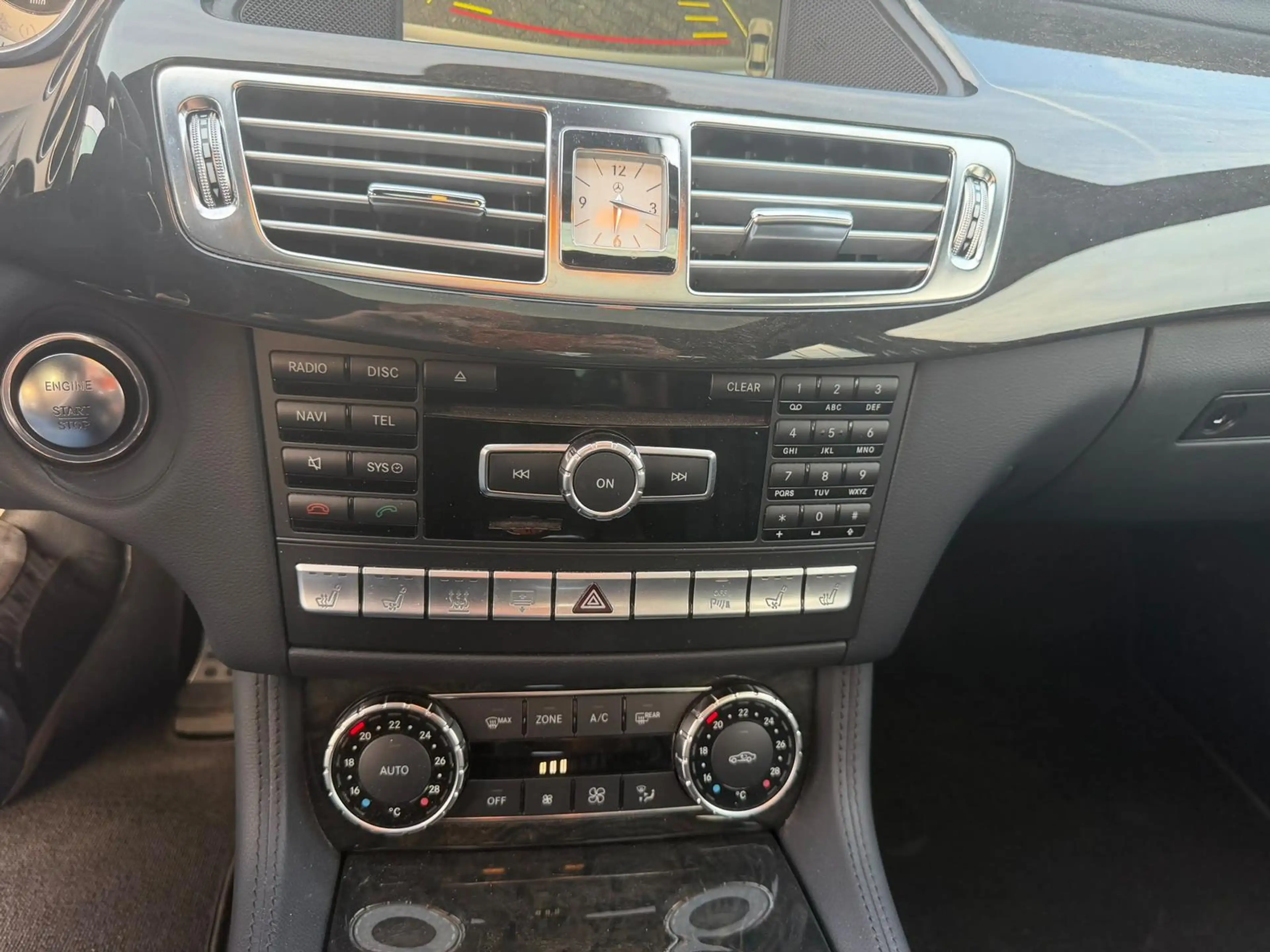Mercedes-Benz CLS 350 AMG Paket *Navi*Kamera*PDC*LED* — photo 19