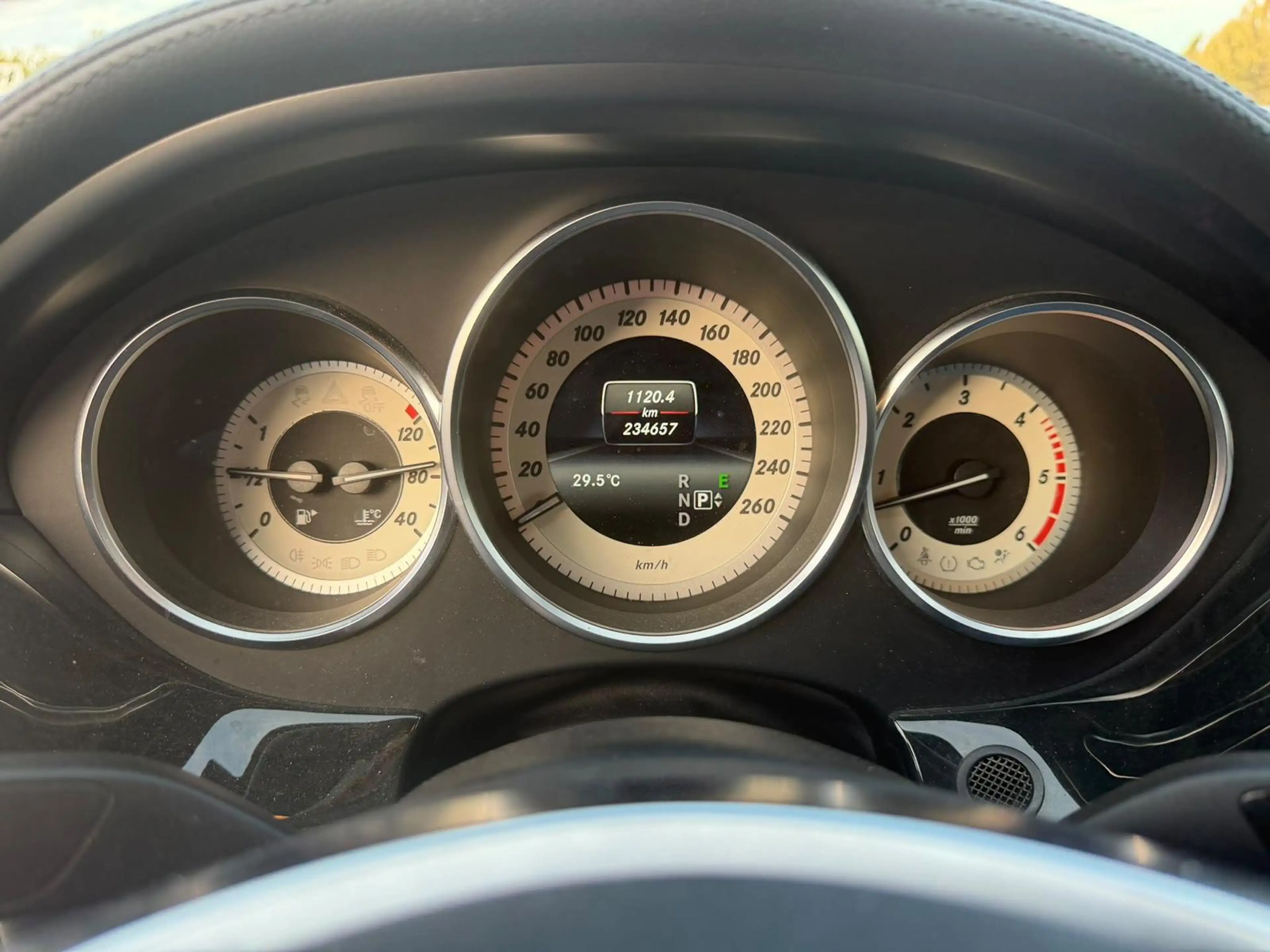 Mercedes-Benz CLS 350 AMG Paket *Navi*Kamera*PDC*LED* — photo 16
