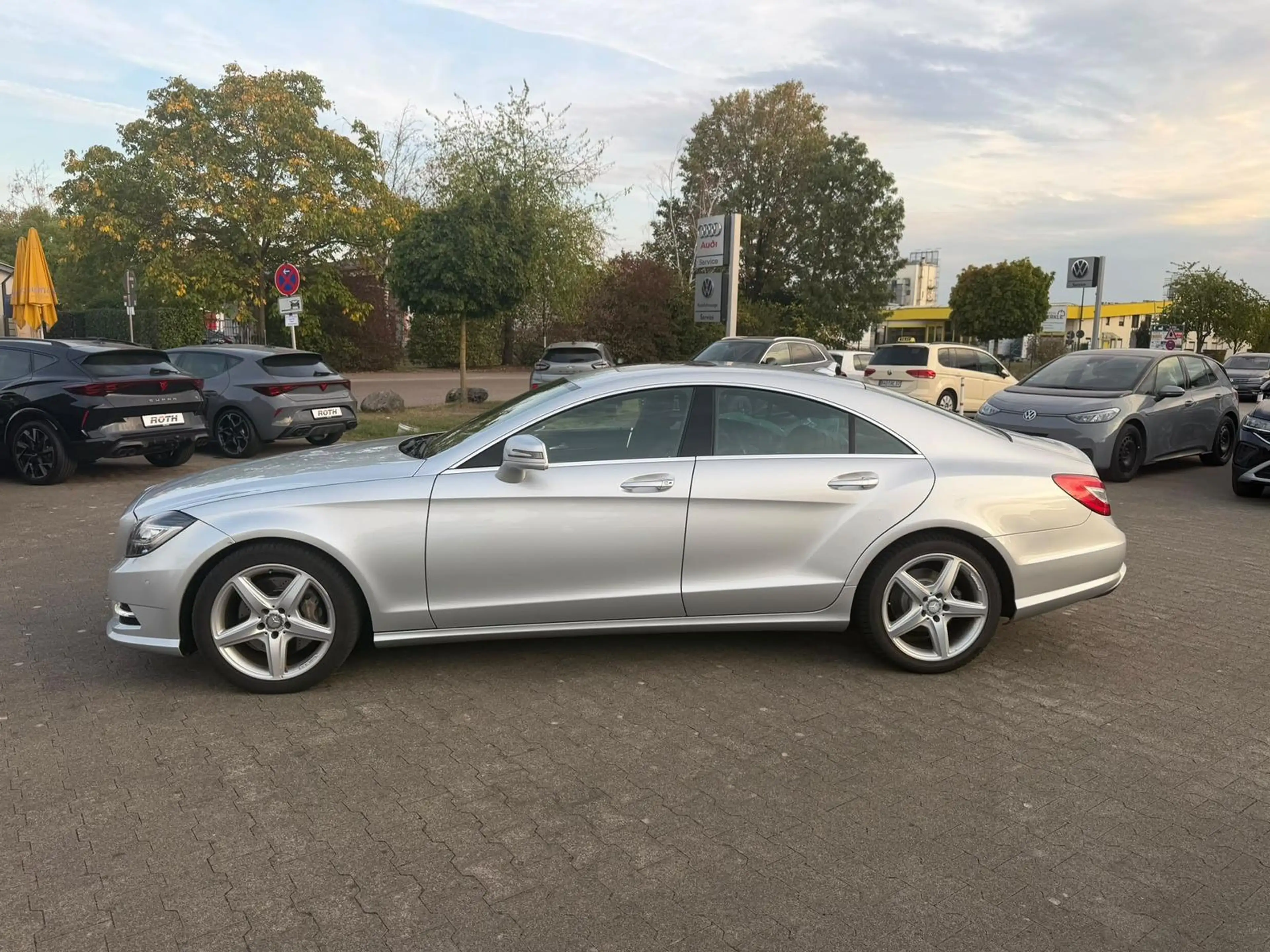 Mercedes-Benz CLS 350 AMG Paket *Navi*Kamera*PDC*LED* — photo 3