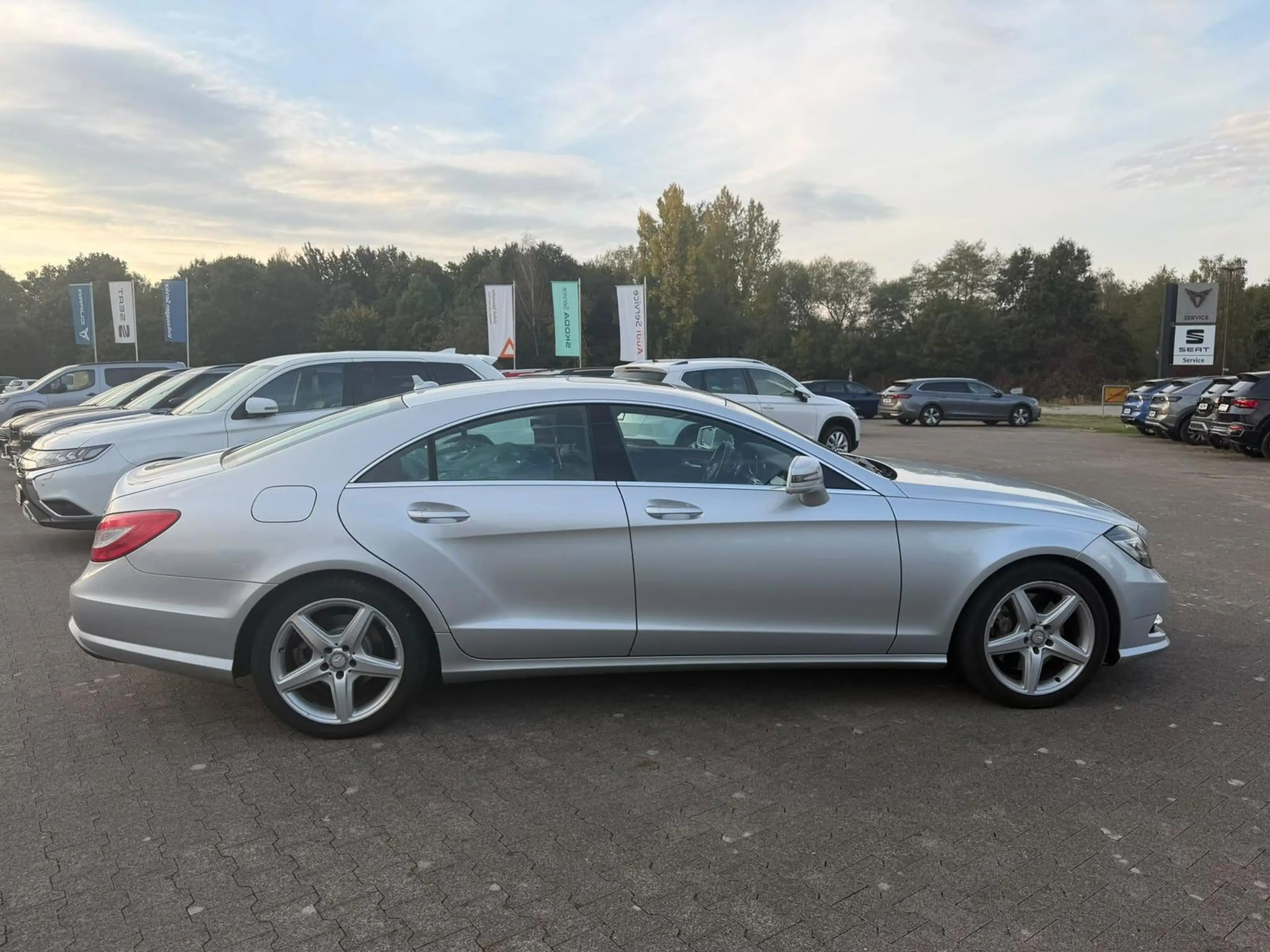 Mercedes-Benz CLS 350 AMG Paket *Navi*Kamera*PDC*LED* — photo 7