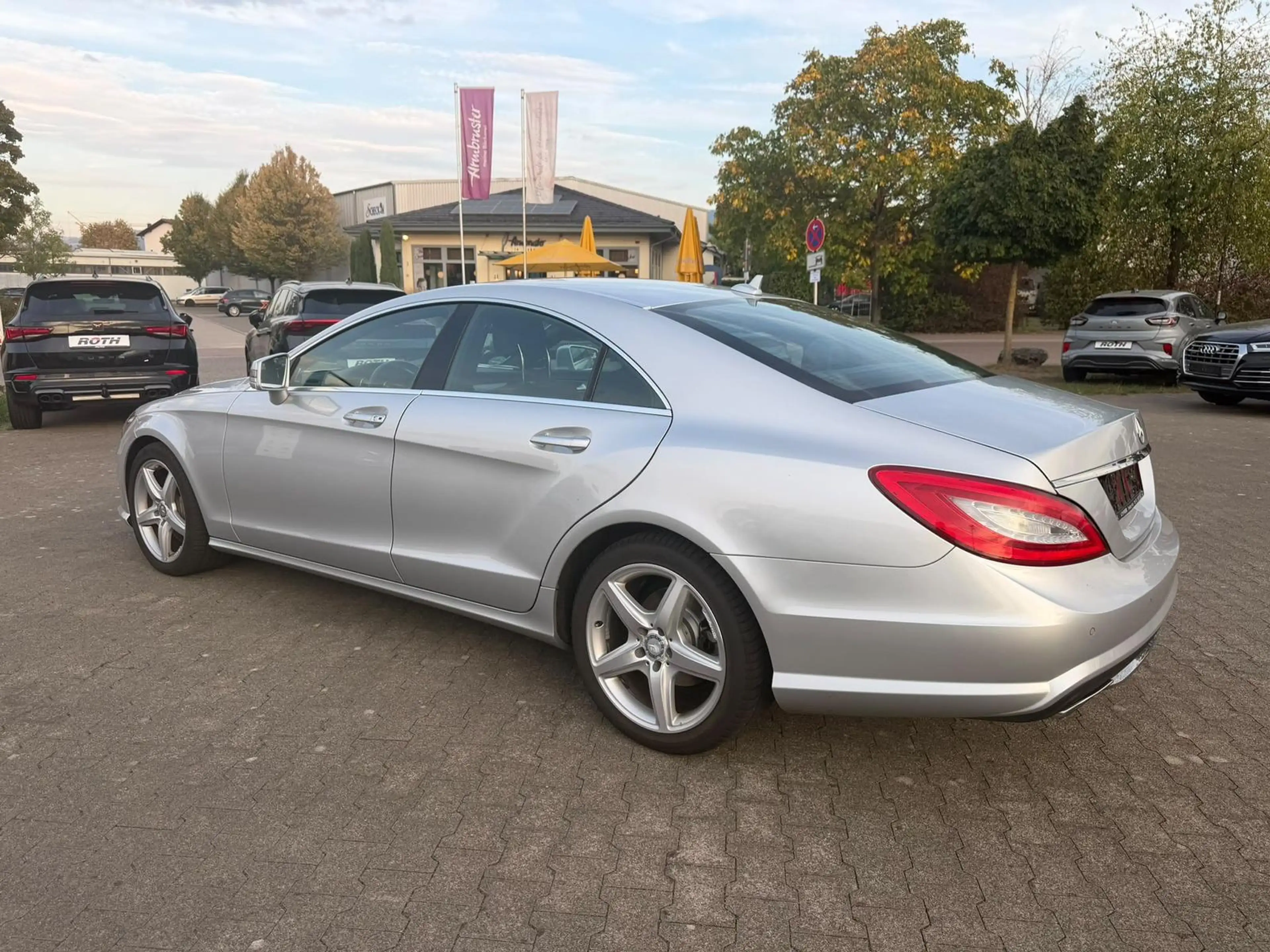 Mercedes-Benz CLS 350 AMG Paket *Navi*Kamera*PDC*LED* — photo 4