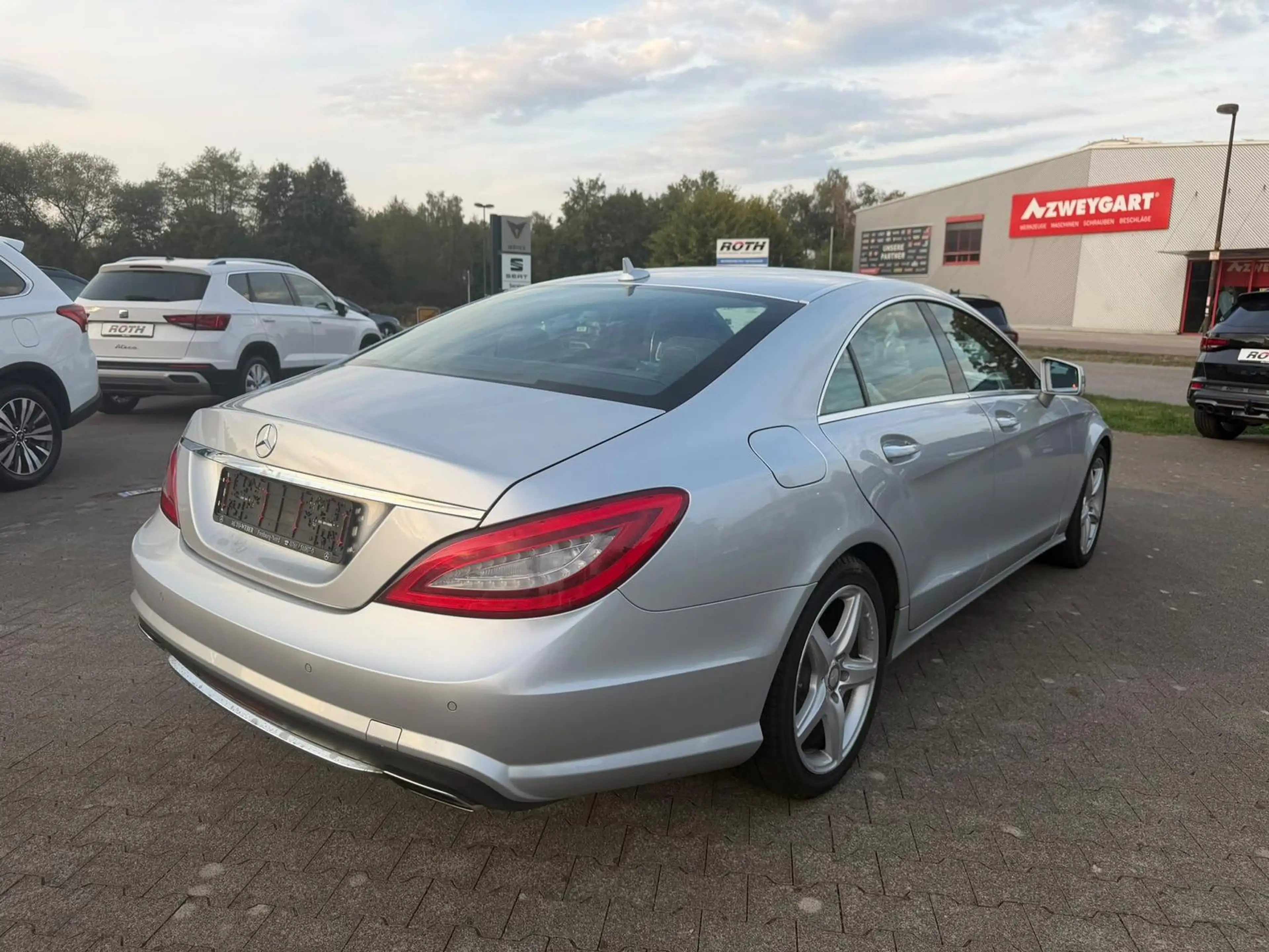 Mercedes-Benz CLS 350 AMG Paket *Navi*Kamera*PDC*LED* — photo 6