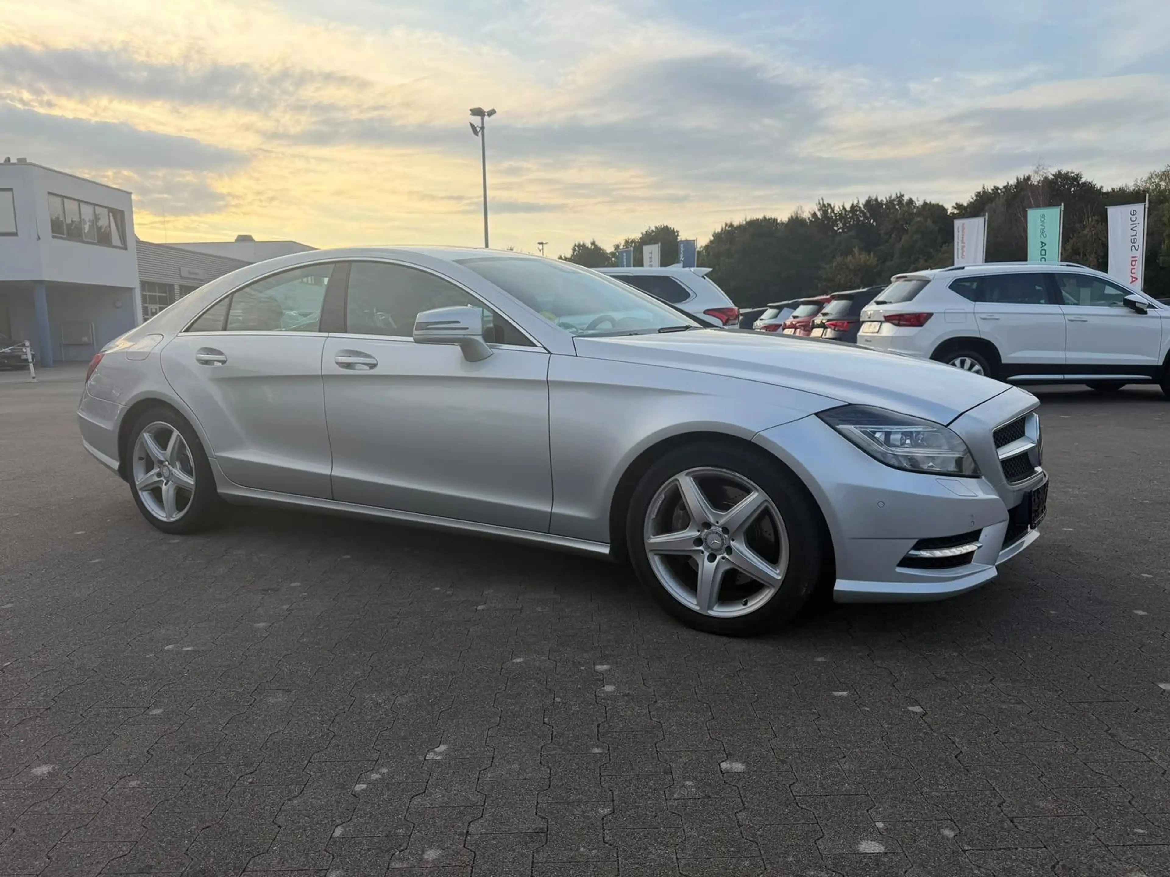 Mercedes-Benz CLS 350 AMG Paket *Navi*Kamera*PDC*LED* — photo 8