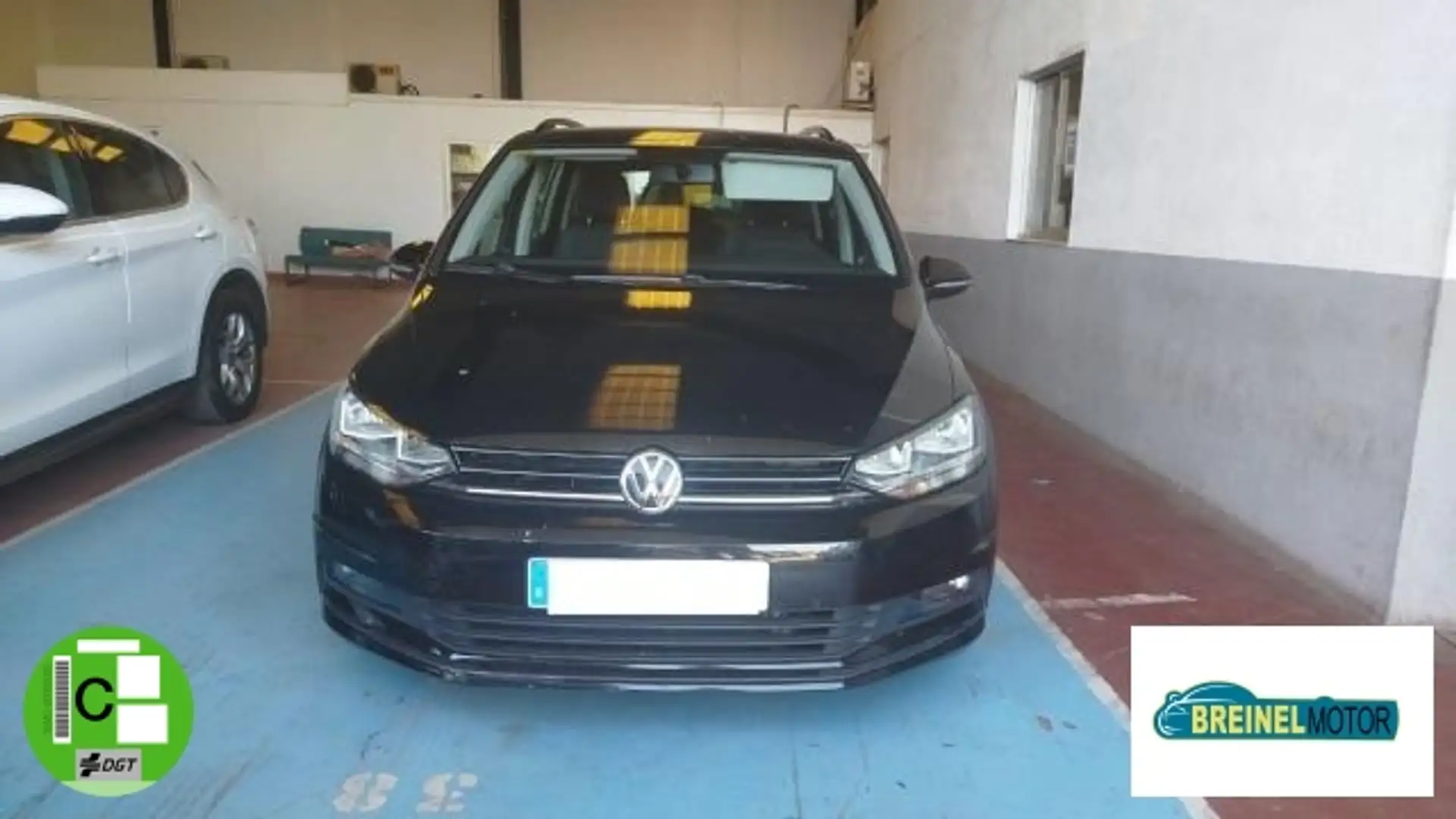 Volkswagen Touran 2.0TDI CR BMT Business 85kW Zwart - 1