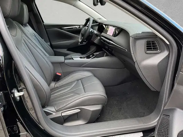 DS Automobiles DS 4 view 3