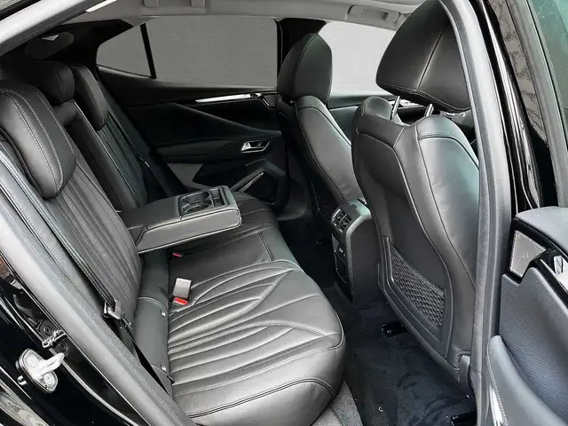 DS Automobiles DS 4 view 5
