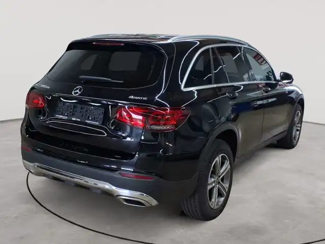Mercedes-Benz GLC view 4
