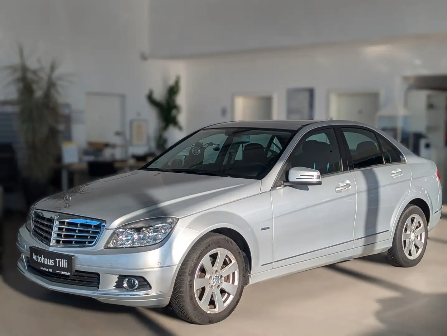 Mercedes-Benz C 180 CGI Limo Elegance Aut. /SHZ /PDC Silber - 1