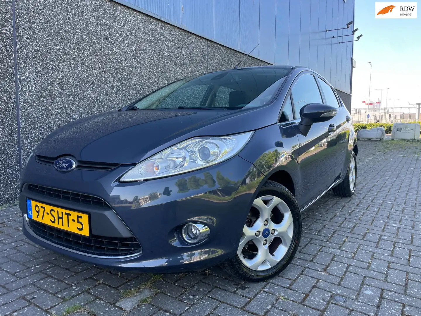 Ford Fiesta 1.25 Titanium/Nieuwe APK en beurt! Gris - 1