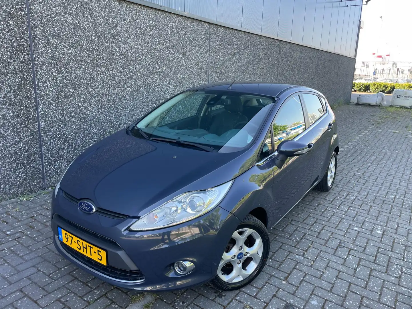 Ford Fiesta 1.25 Titanium/Nieuwe APK en beurt! Gris - 2