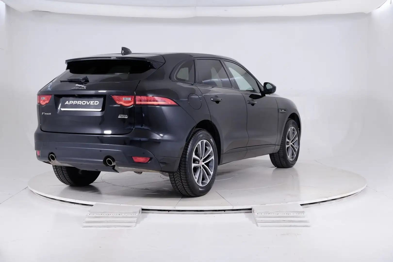 Jaguar F-Pace 2015 Benzina 2.0 i4 R-Sport awd 250cv auto my20 Nero - 2
