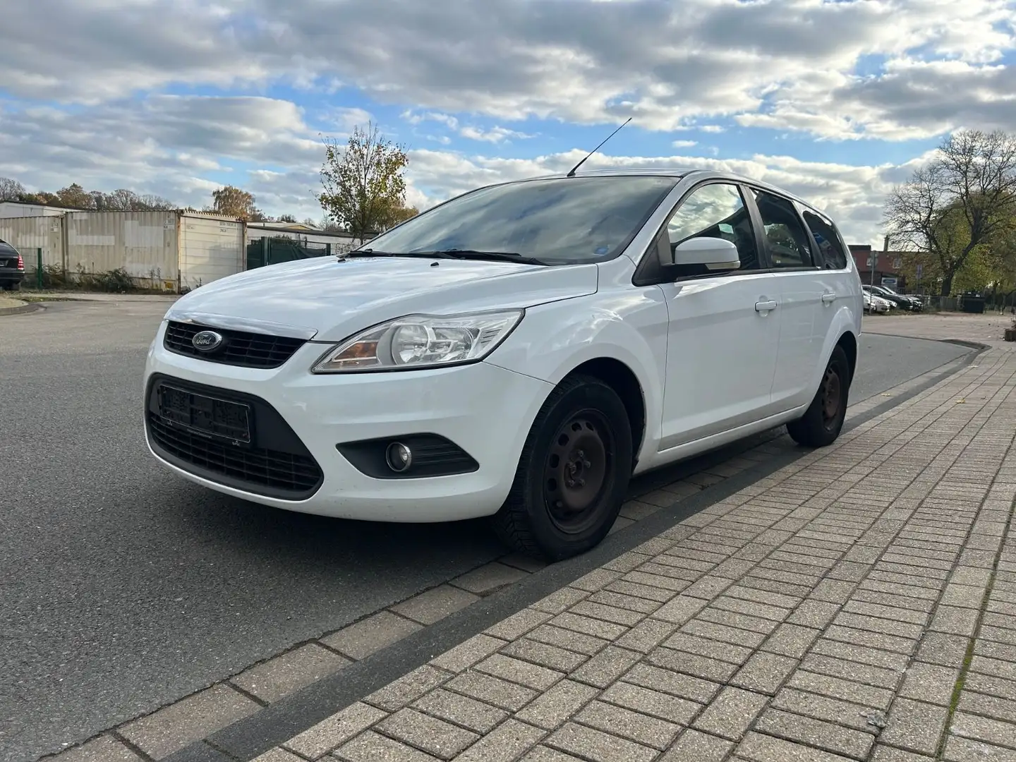 Ford Focus 1,6TDCi 80kW DPF Concept Turnier*TÜV NEU Weiß - 1