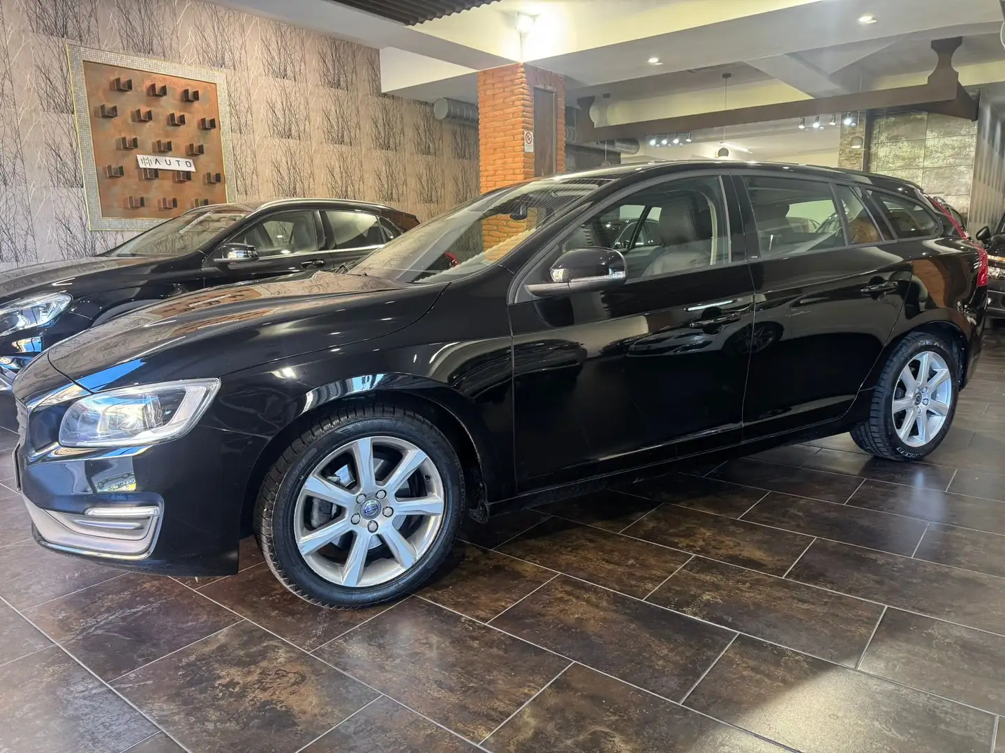 Volvo V60 V60 2.0 d2 Summum my17 Nero - 1