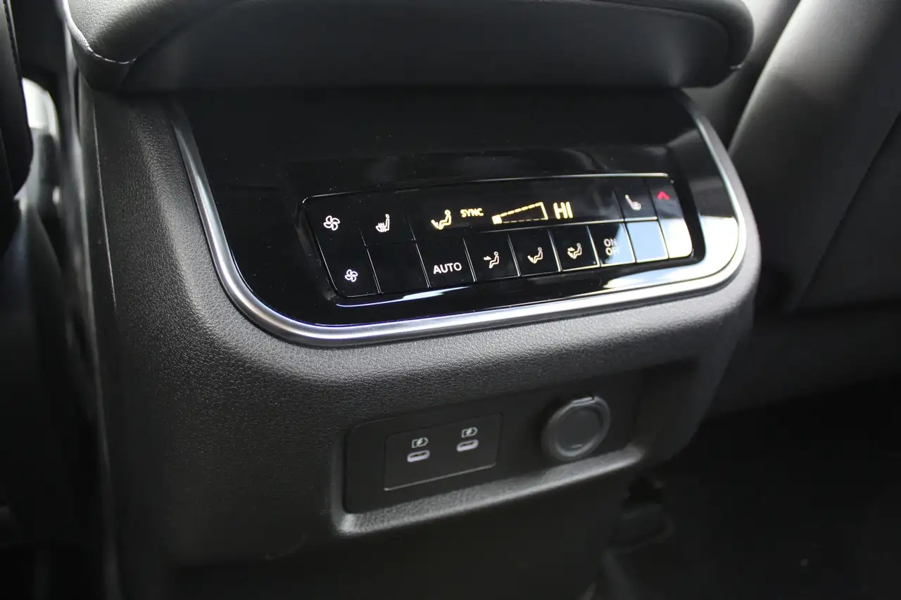 Nissan Armada снимка Nissan Armada