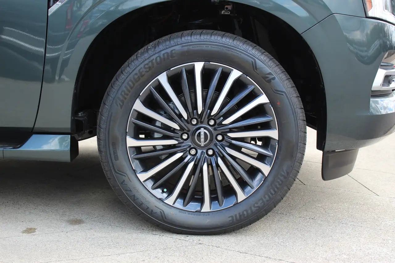 Nissan Armada снимка Nissan Armada