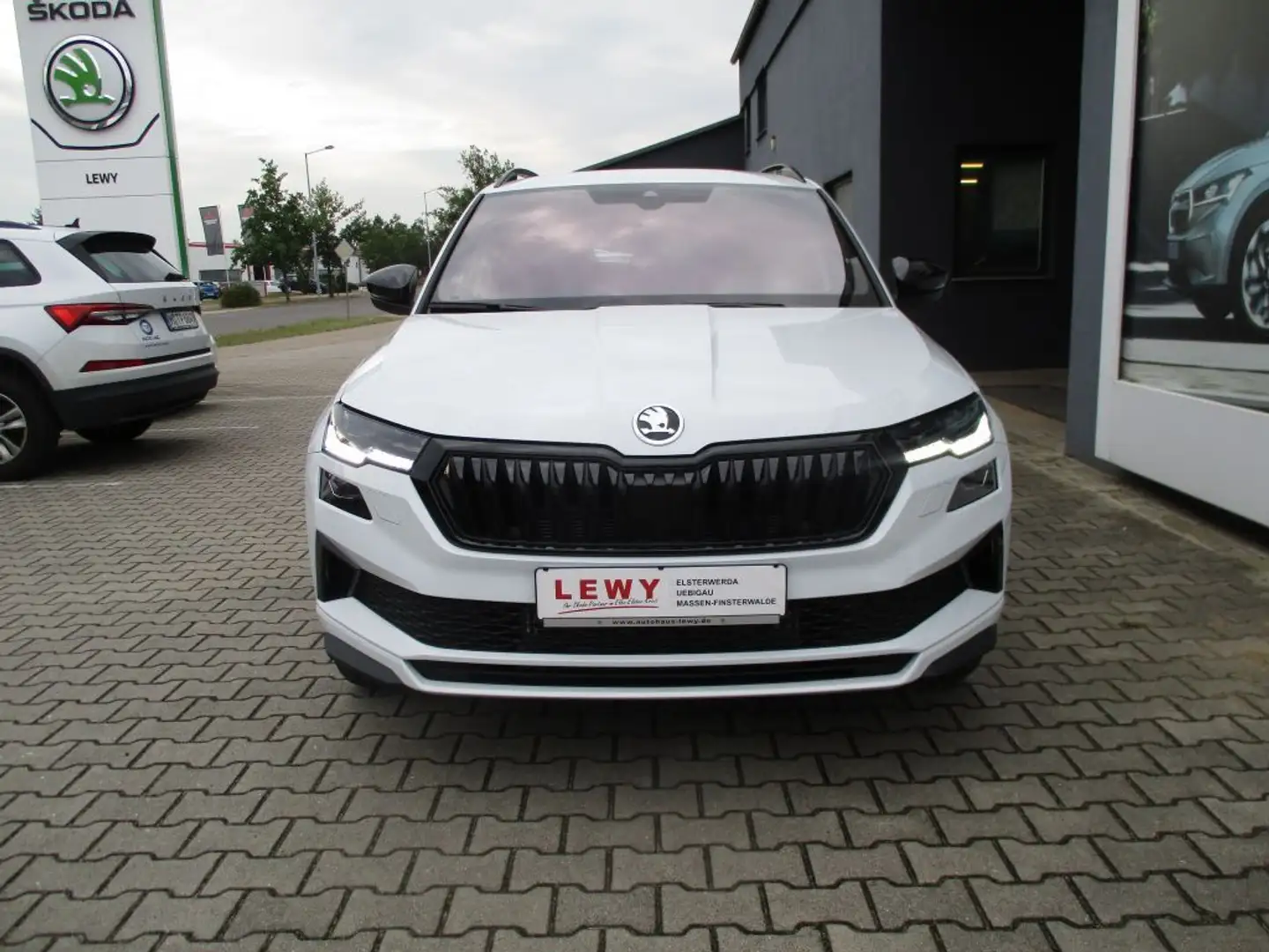 Skoda Karoq 1.5 TSI ACT DSG Sportline Blanc - 2