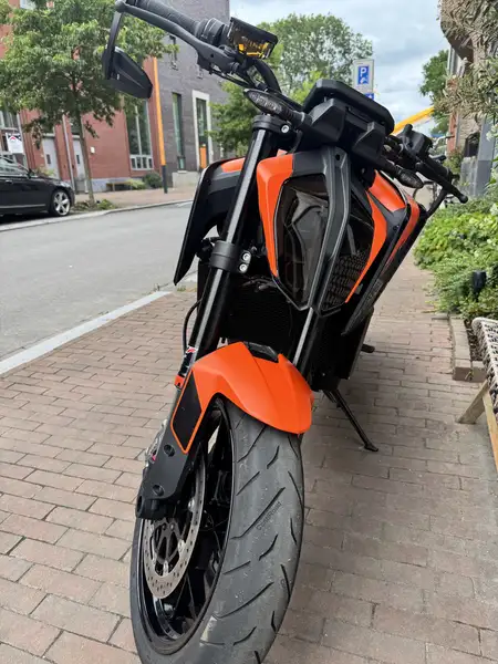 KTM 890 Duke - foto 2