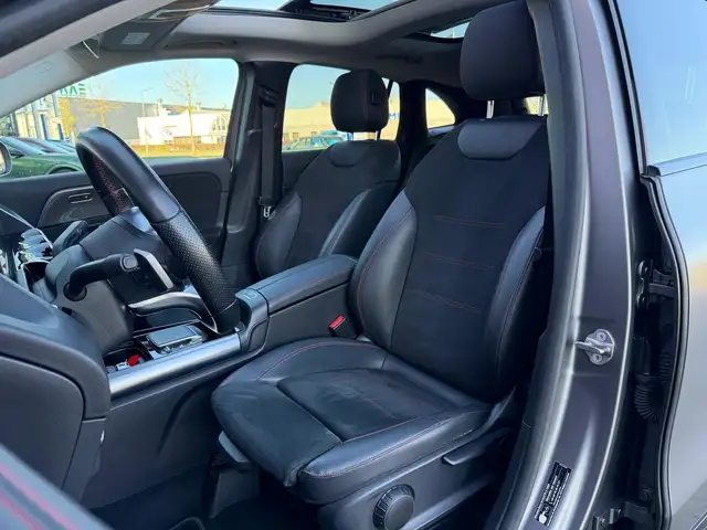 Mercedes-Benz GLA view 13