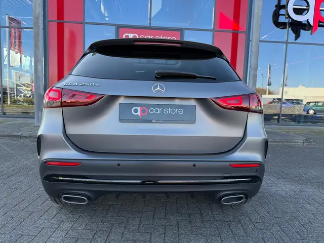 Mercedes-Benz GLA view 5