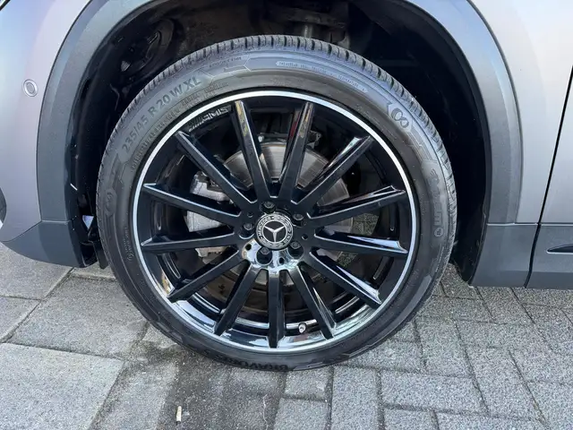 Mercedes-Benz GLA view 9