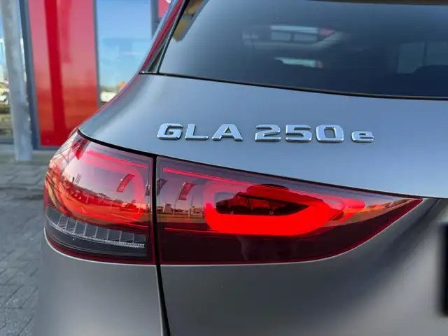 Mercedes-Benz GLA view 7